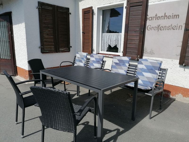 Neue Möbel für den Außenbereich des Vereinsheimes