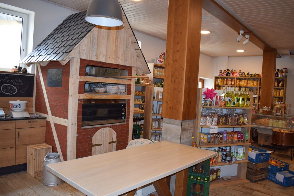 der neue Backofen rundet das Erlebnisangebot des Rößler-Hofes ab der neue Backofen rundet das Erlebnisangebot des Rößler-Hofes ab (Link öffnet sich in einem Popupfenster mit vergrößerter Ansicht des Bildes.)