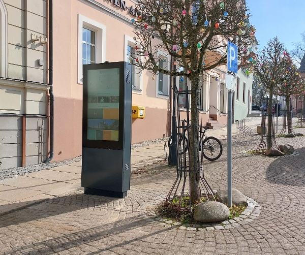 Koordination und Errichtung von Informationsterminals zur Erreichbarkeit der Gäste und Einheimischen außerhalb der Tourist-Information - im Bild Standort Zwönitz Koordination und Errichtung von Informationsterminals zur Erreichbarkeit der Gäste und Einheimischen außerhalb der Tourist-Information - im Bild Standort Zwönitz (Link öffnet Bild vergrößert in einem Popupfenster)