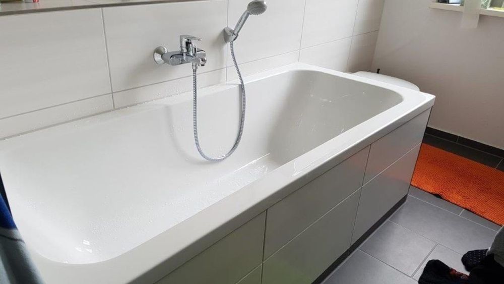 auch eine Wanne darf in den Wohneinheiten des ehemaligen Wannenbad nicht fehlen (Link öffnet sich in einem Popupfenster mit vergrößerter Ansicht des Bildes.)